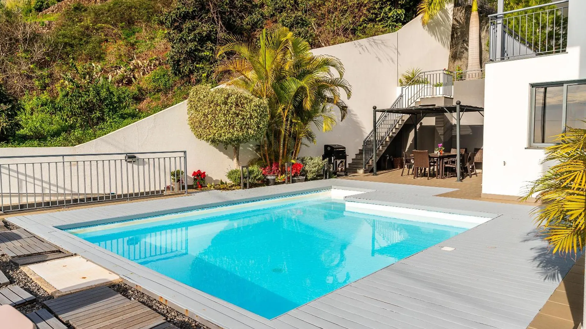 Villa Nunes, Big Holiday House With Private Pool Calheta