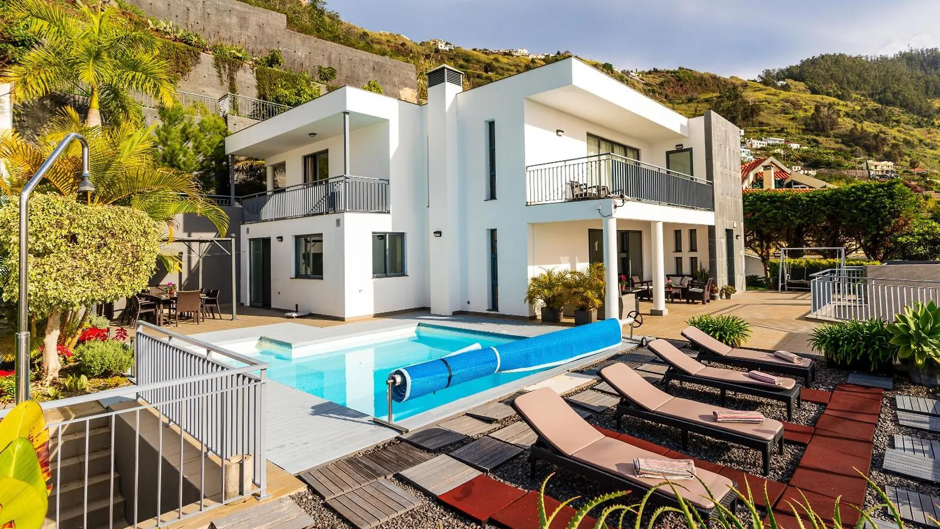 Villa Nunes, Big Holiday House With Private Pool カリェタ 0*,  ポルトガル