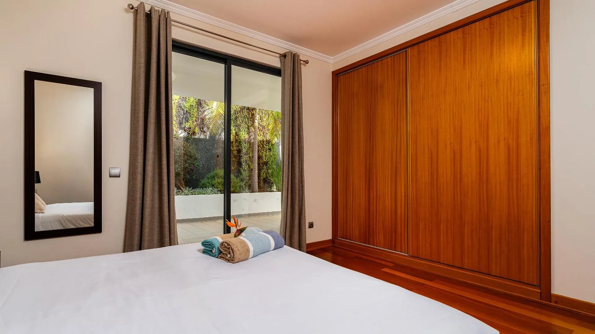 Villa Nunes, Big Holiday House With Private Pool Calheta  Calheta (Madeira)