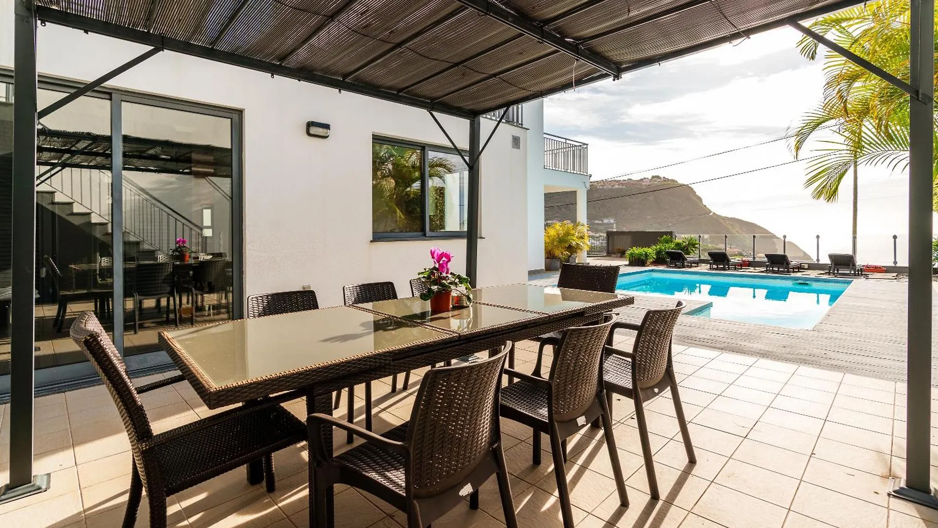Villa Nunes, Big Holiday House With Private Pool Calheta