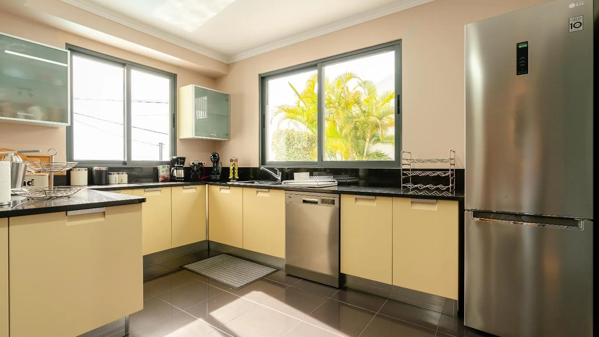 Villa Nunes, Big Holiday House With Private Pool Calheta  0*, Calheta (Madeira)